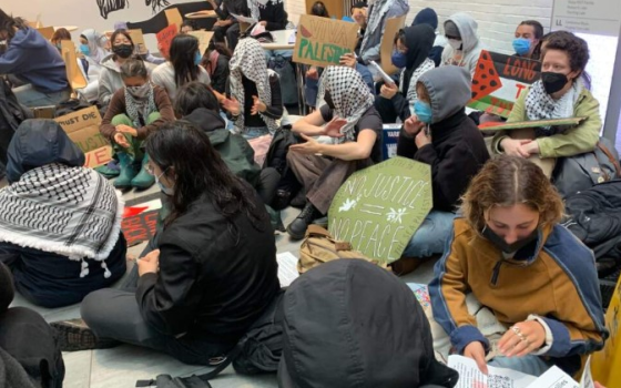 مظاهرة في جامعة تافتس لإحياء ذكرى السابع من أكتوبر