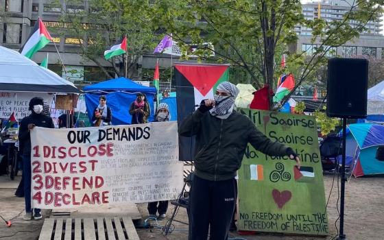 مخيم طلابي تضامني مع غزة