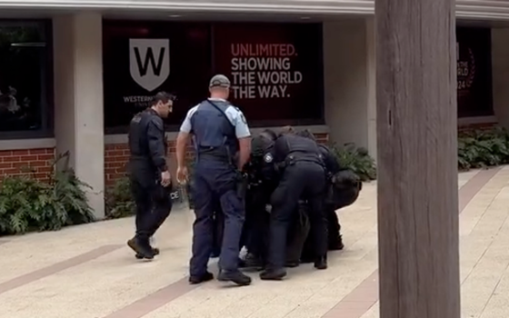 اعتقال الشرطة للطلاب المعتصمين