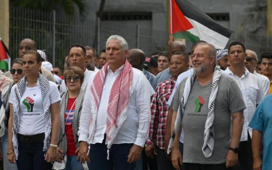 الرئيس الكوبي يقود مسيرة مؤيدة للفلسطينيين في هافانا