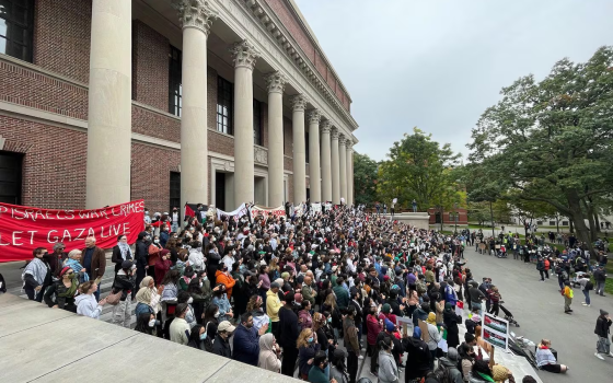 بدراسة صامتة.. أساتذة هارفارد يدعمون الطلاب المٌعاقبين بسبب تضامنهم