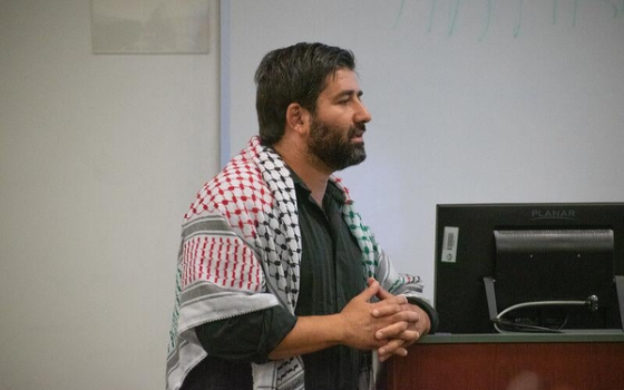 محاضِر مؤيد لفلسطين