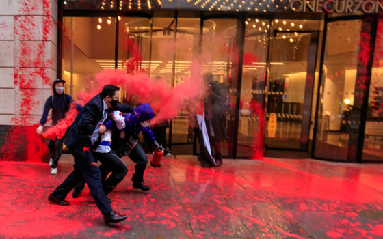 غدًا الثلاثاء.. حركة فلسطين تدعو لدعم نشطائها خلال محاكمتهم في لندن