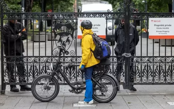 جامعة ماكجيل تقيّد الوصول إلى حرمها الجامعي