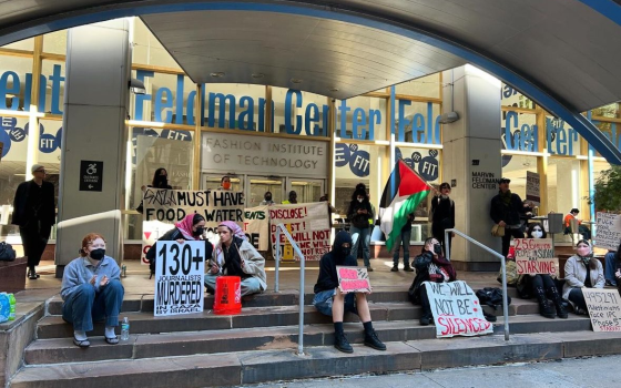 طلاب يحتلون مركز فيلدمان في جامعة فلوريدا