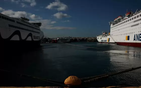 نقابيون يونانيون يمنعون تحميل أسلحة للاحتلال.. ومظاهرات مرتقبة اليوم في عدد من الدول الأوروبية