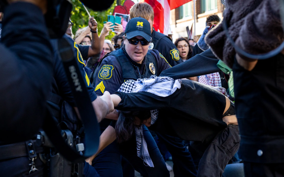 قمع الشرطة الأمريكية لطلاب الجامعات