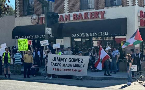 احتجاجات في محيط منزل نائب أمريكي