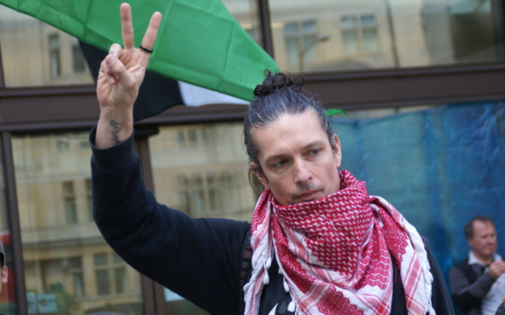 ريتشارد برنارد المؤسس المشارك لحركة فلسطين