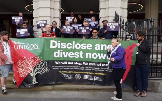 عمال بلدية تاور هاملتس يضربون عن العمل تضامنًا مع غرة ولبنان