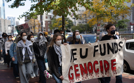 احتجاج طلابي في جامعة نورث إيسترن ضد معرض الوظائف