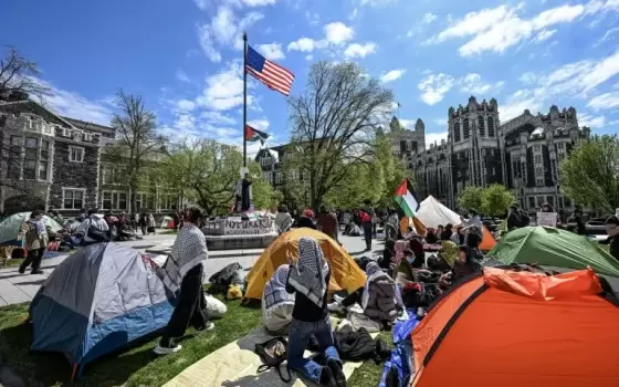 مخيم طلابي تضامني