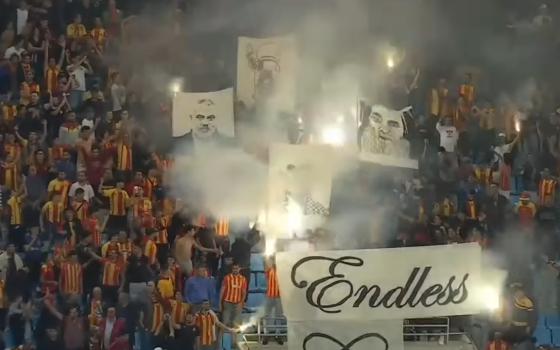 صور قادة المقاومة في لعبة كرة قدم