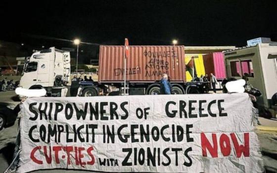 عمال الموانئ في اليونان يمنعون وصول شحنة ذخيرة إلى الاحتلال