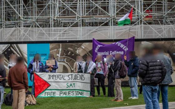 احتجاجات مزدوجة في كلية إمبريال لتواطئها بشركات الإبادة