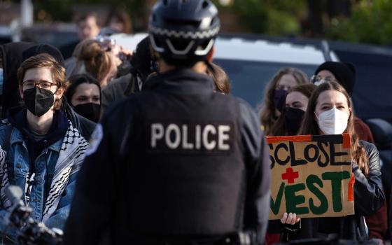 الشرطة تحاصر مظاهرة طلابية داعمة لفلسطين