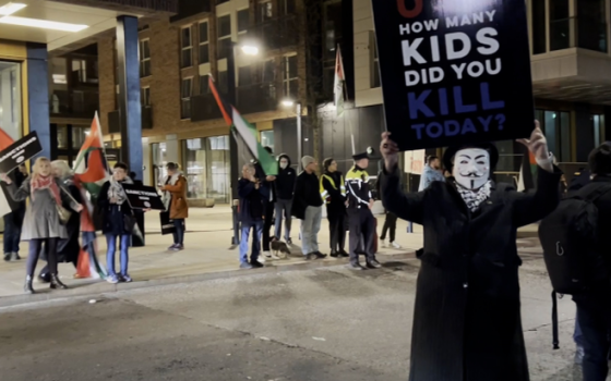 مظاهرات منددة بدعم مرشحي الانتخابات للاحتلال