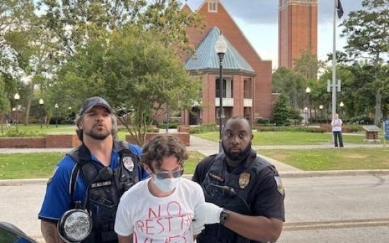 اعتقال طالب داعم لفلسطين