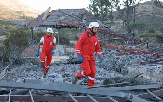 مسعفون من لبنان