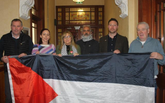 أعضاء من مقاطعة دونيجال الأيرلندية الداعمون لفلسطين