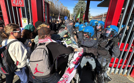 اشتباك بين داعمي فلسطين والشرطة الإيطالية