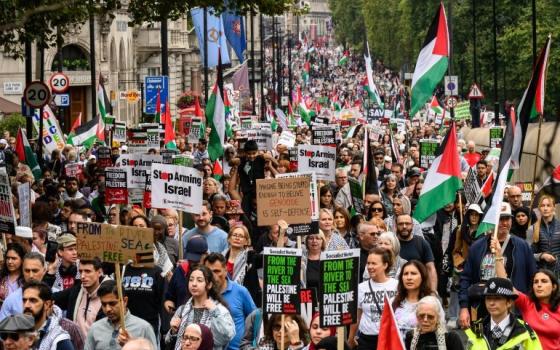 مظاهرة حاشدة داعمة لفلسطين