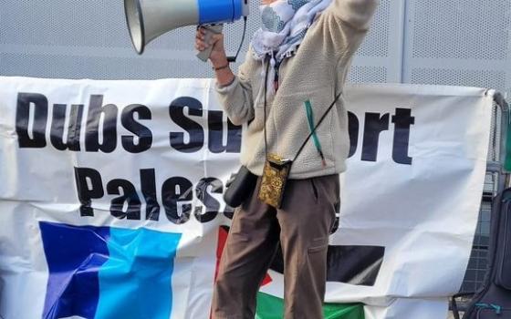 وقفة لأبرز الرياضيين أمام السفارة الإسرائيلية دعمًا لفلسطين