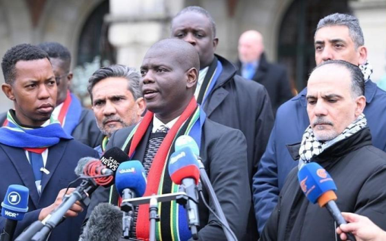 وزير العلاقات الدولية بجنوب أفريقيا رونالد لامولا