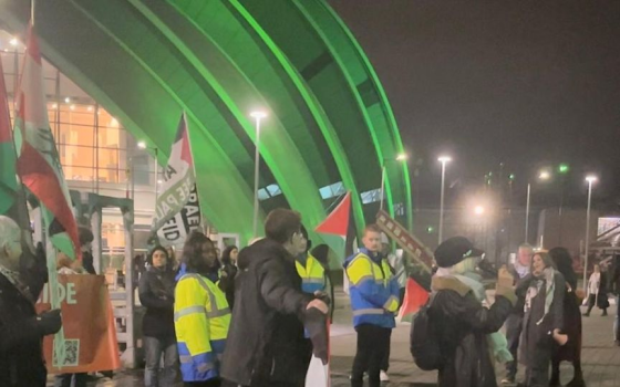 احتجاجات خارج حفل “نيك كيف” في غلاسكو بسبب دعمه للاحتلال