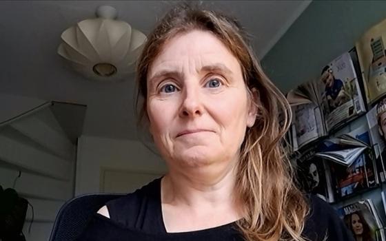 الصحفية الهولندية إيفا برينس  