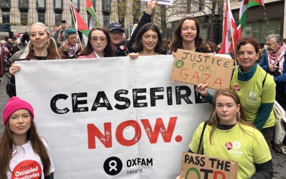 منظمة أوكسفام الأيرلندية تطالب بوقف إطلاق النار بغزة خلال مظاهرة