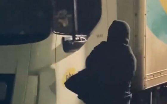 نشطاء يستهدفون شاحنات مجموعة "PHS" في أسكتلندا