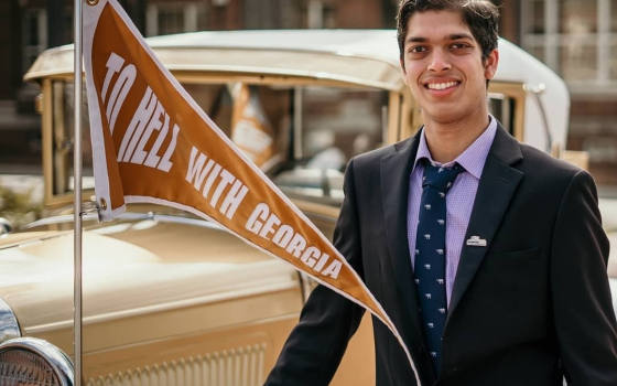 الطالب براهلاد أيينجار