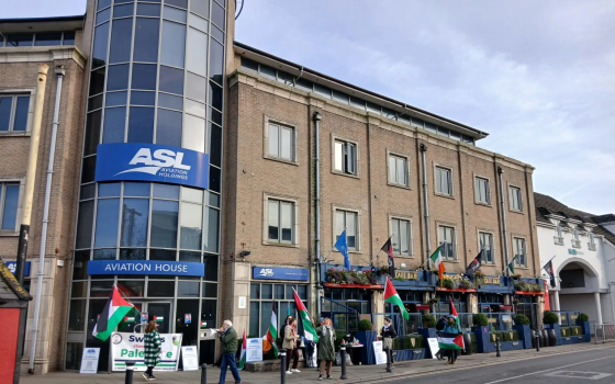 احتجاج داعم لفلسطين أمام شركة ASL Airlines