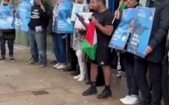 احتجاج أمام بنك باركليز في بريطانيا