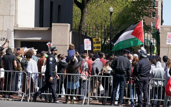 حصار الشرطة للمتظاهرين الداعمين لفلسطين  