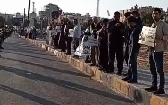 سلسلة بشرية لداعمي فلسطين في الأردن