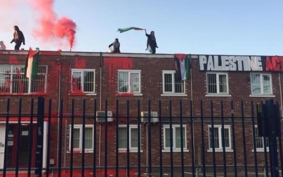 استهداف نشطاء حركة فلسطين لمصنع داعم للاحتلال