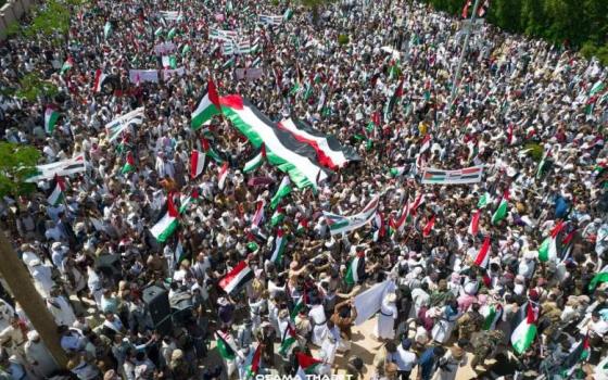 مظاهرة حاشدة في صنعاء تضامنًا مع فلسطين