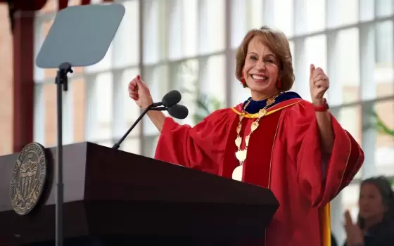 رئيسة جامعة جنوب كاليفورنيا كارول فولت