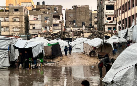 غرق خيم النازحين جراء الأمطار في غزة