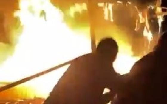 مجزرة حرق الخيام في المواصي على يد الاحتلال الإسرائيلي