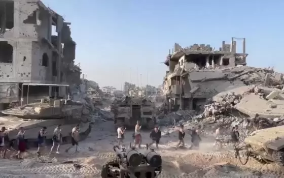 التنكيل بالمواطنين بعد اقتحام مستشفى كمال عدوان