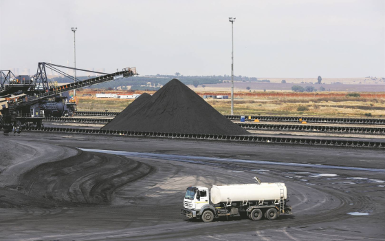 دعوات في جنوب أفريقيا لوقف صادرات الفحم للاحتلال