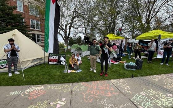 مخيم طلابي داعم لفلسطين