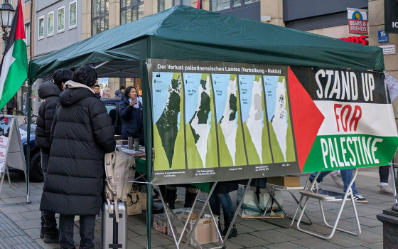 كشك للتوعية بالاحتجاجات المؤيدة لفلسطين في ميونخ