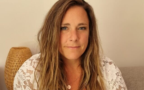 المذيعة نيكول الداعمة للاحتلال