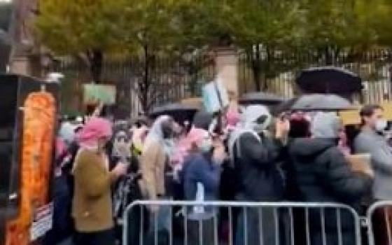 احتجاج طلابي في برنارد لدعم الطلاب المتضامنين الذين تقمعهم الجامعة