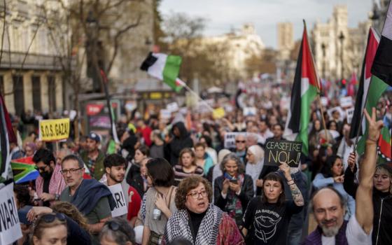 مظاهرة حاشدة لدعم فلسطين