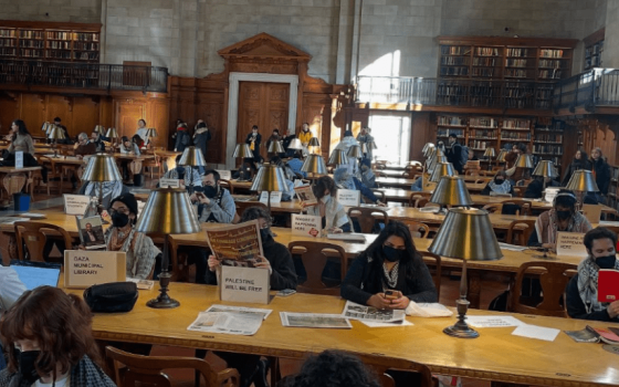 احتجاج تضامني في مكتبة نيويورك العامة